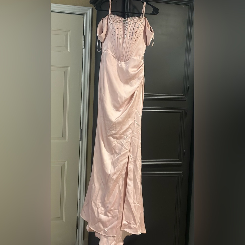 Chic Pink Satin Evening Dress